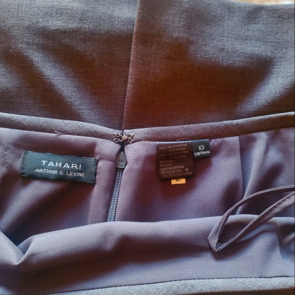 Size 10 Lined Tahari gray lined pencil skirt like new